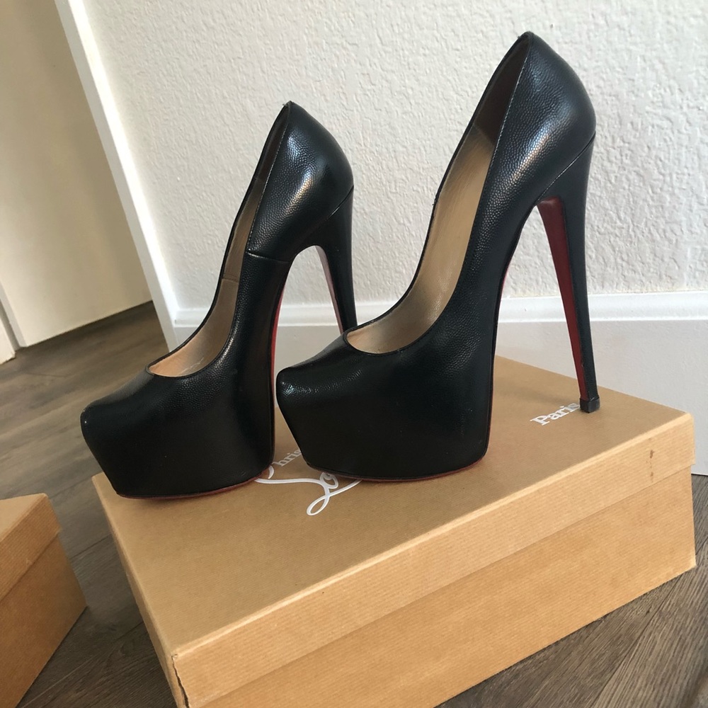 Christian louboutin pumps